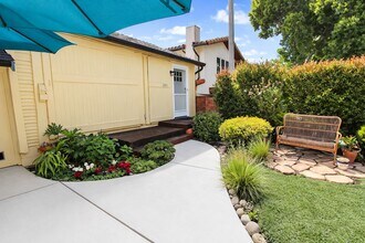 Building Photo - 2067-2071 Story St