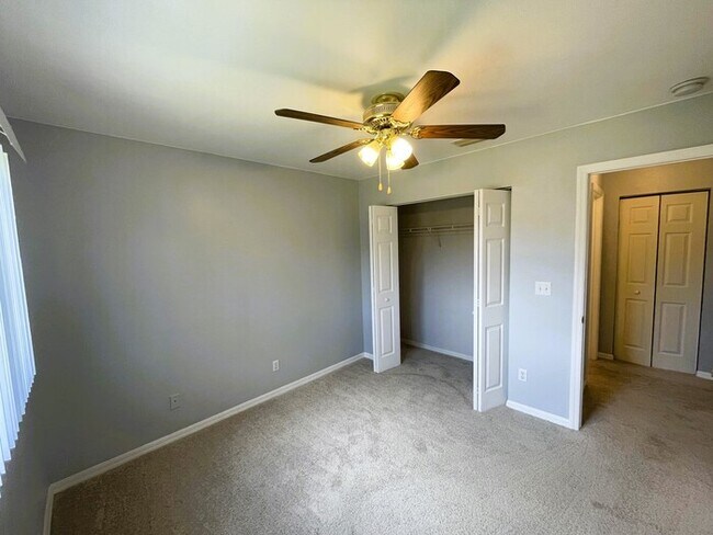 Foto del edificio - SE Cape Coral Duplex