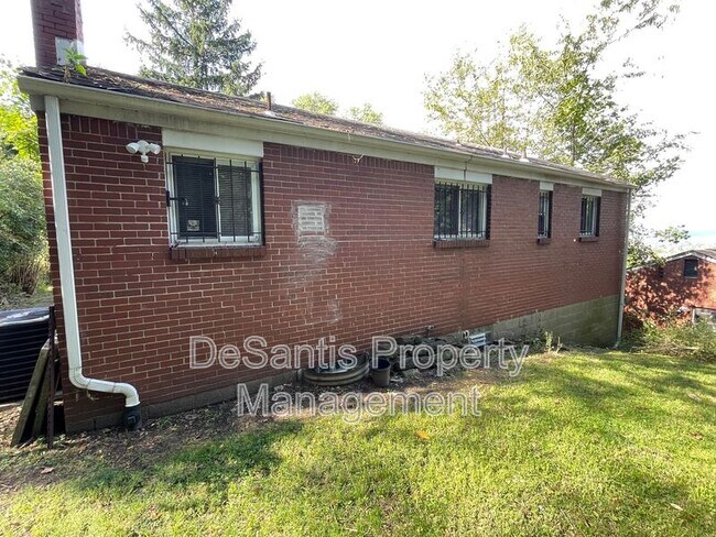 Building Photo - 630 Dornbush St