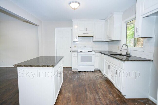 Building Photo - 2613 McGlynn Dr