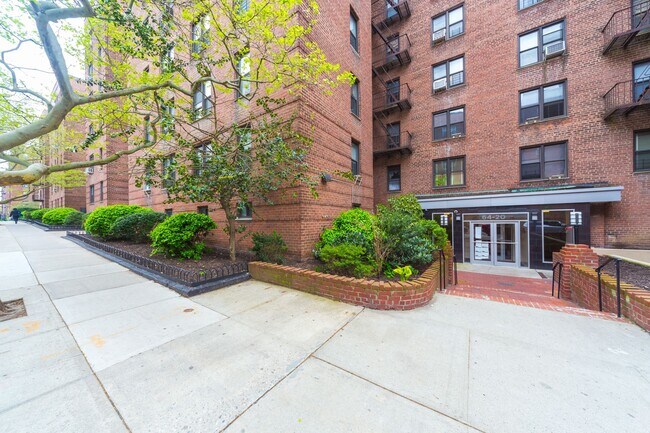 Foto del edificio - 64-20 Saunders St