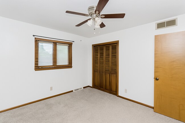 Foto del edificio - 6409 E Farmview St