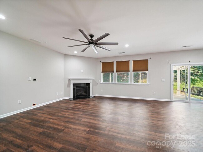 Foto del edificio - 10327 Rutledge Ridge Dr NW