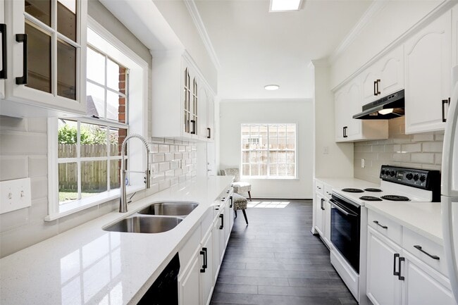 Building Photo - 12818 Chamberlain Dr