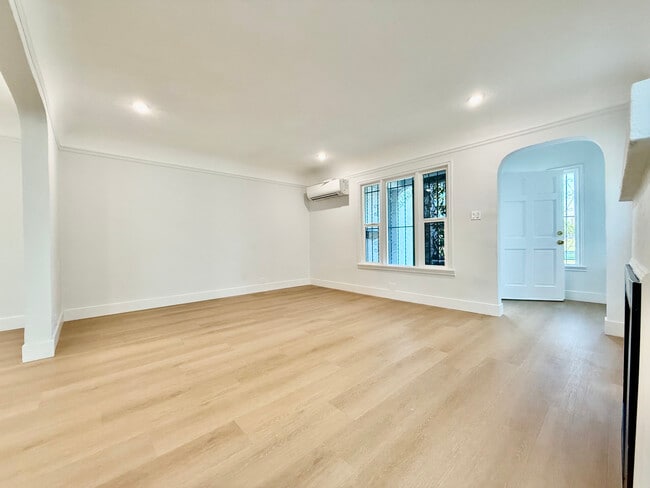 Foto del edificio - 1221 West Blvd