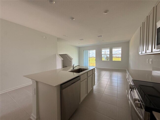 Building Photo - 2999 Maloof Dr