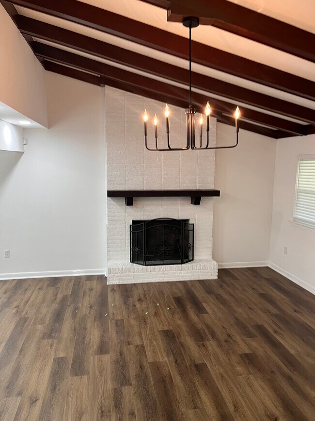 Foto del edificio - 745 Westbrook Dr