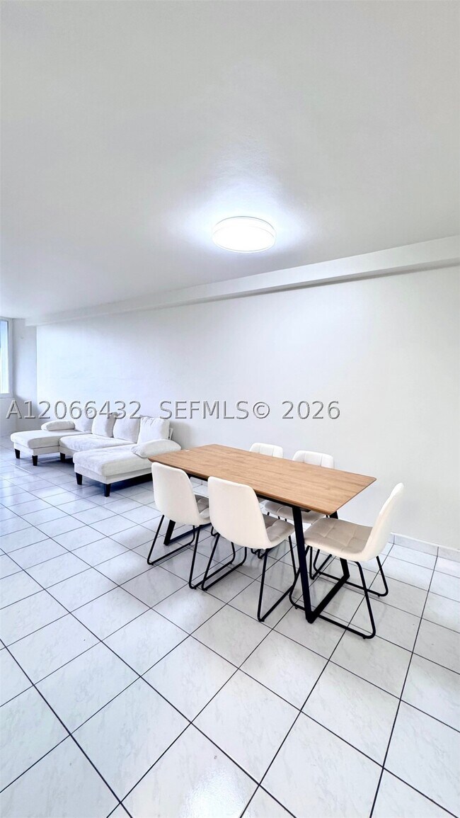 Foto del edificio - 7441 Wayne Ave