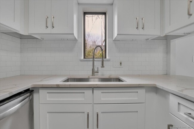 Building Photo - 3 Trolley Crossing Ln