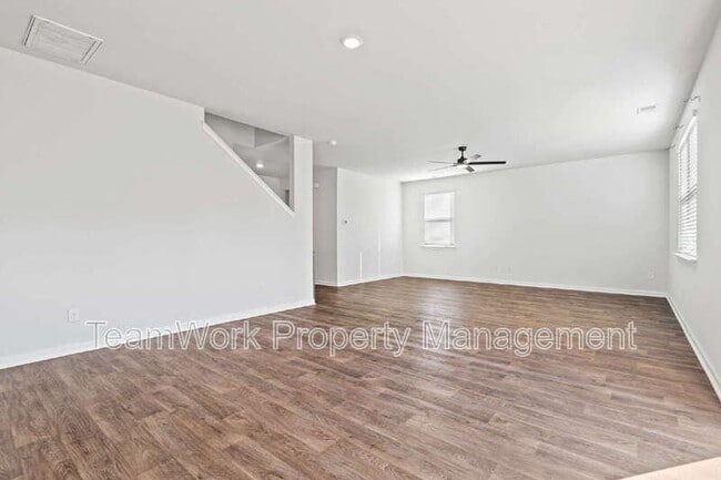 Foto del edificio - 413 Zenith Blvd