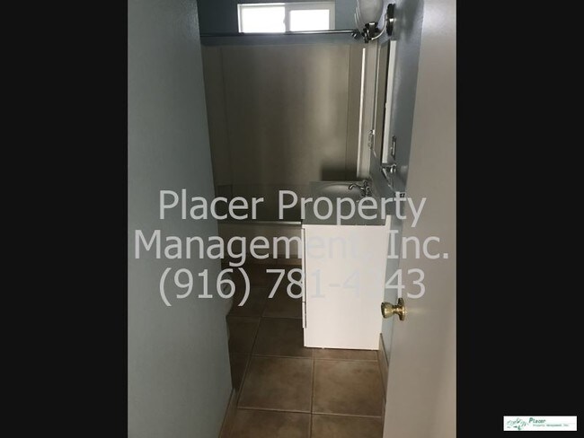 Building Photo - 2828 43rd St