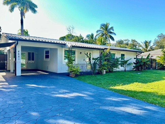 Foto del edificio - 4681 SW 26th Terrace