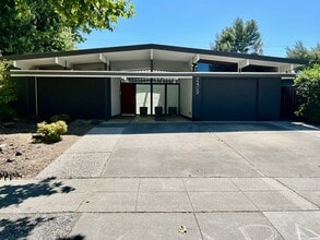 Building Photo - 2409 Booksin Ave