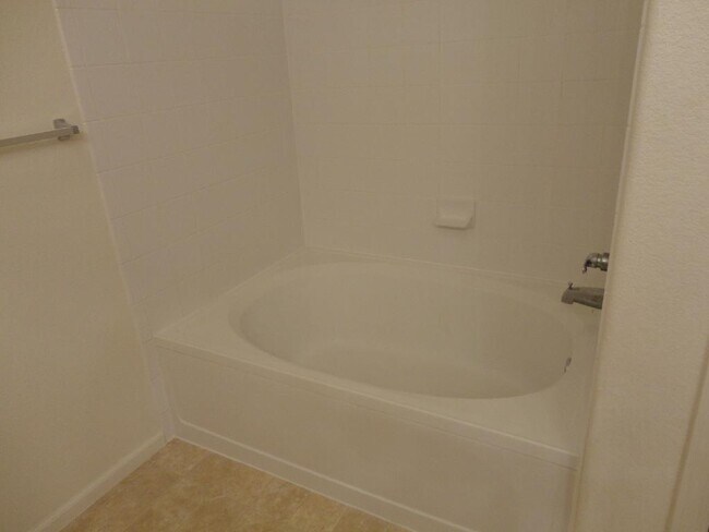 Building Photo - Beautiful 2BR/2BA Condo in Parkfield Lake!...