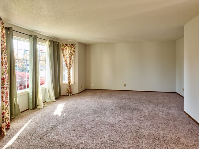 Foto del edificio - 3677 Silverstone Dr NE