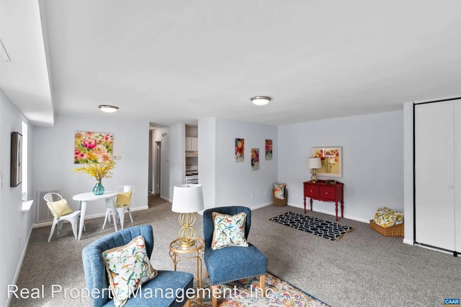 Building Photo - 2 br, 1 bath House - 525 Burgoyne Rd Apt #13