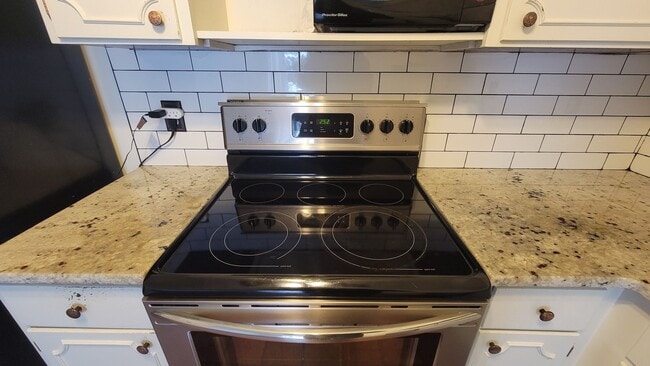 Building Photo - Clean Two Bedroom Condo For Rent