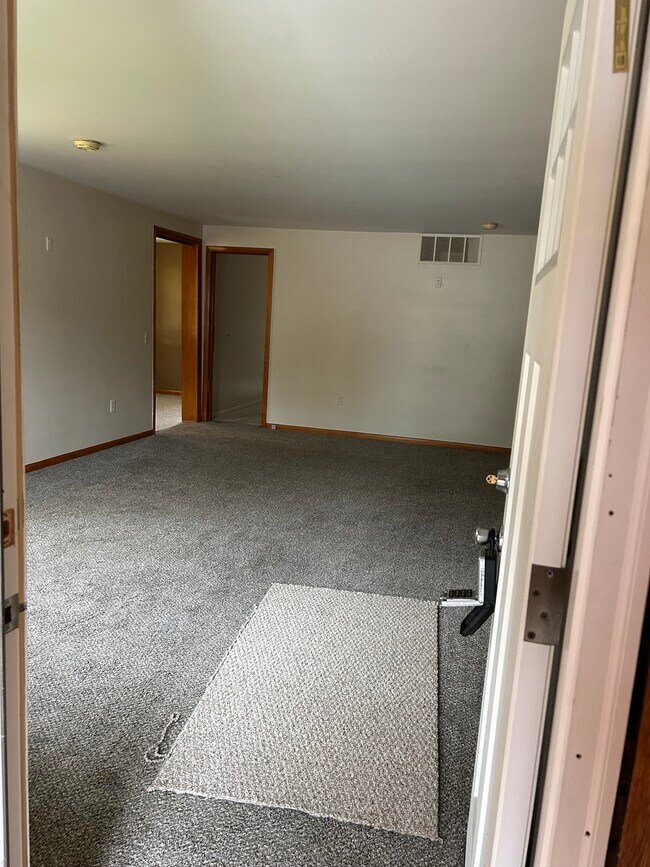 Sala de estar desde la puerta de entrada - 4921 S Dixie Hwy