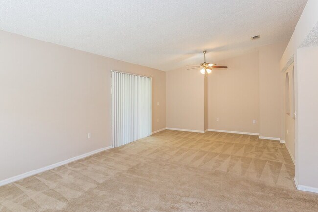 Foto del edificio - 141 Sterling Hill Dr