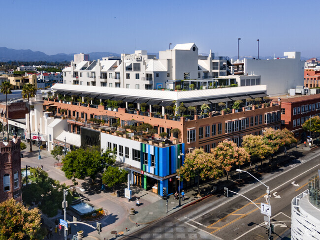 Building Photo - Residences on Third Street Promenade