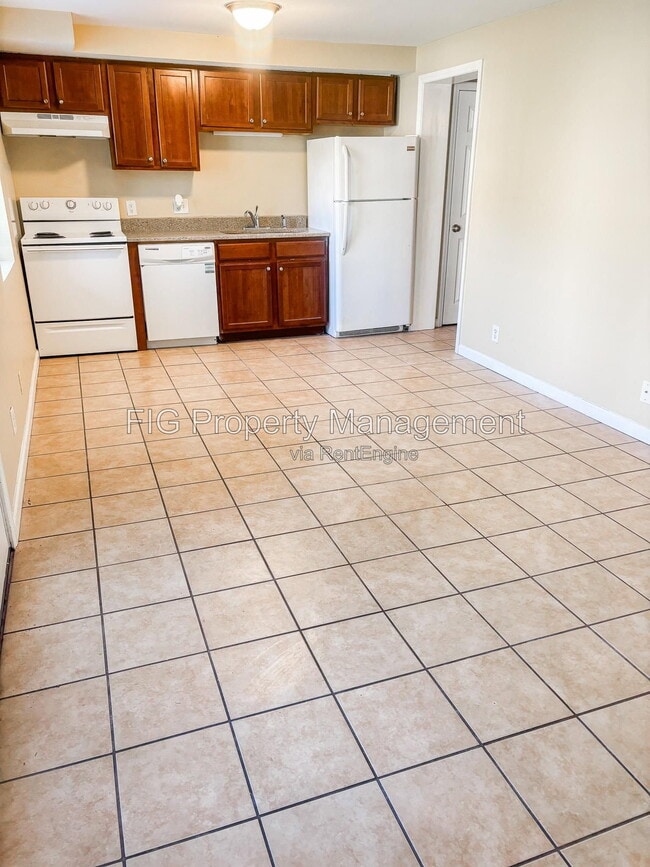 Building Photo - 924 Chadwick Dr