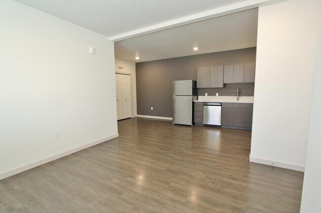 Building Photo - 1714 N. Cole Road Apts Boise
