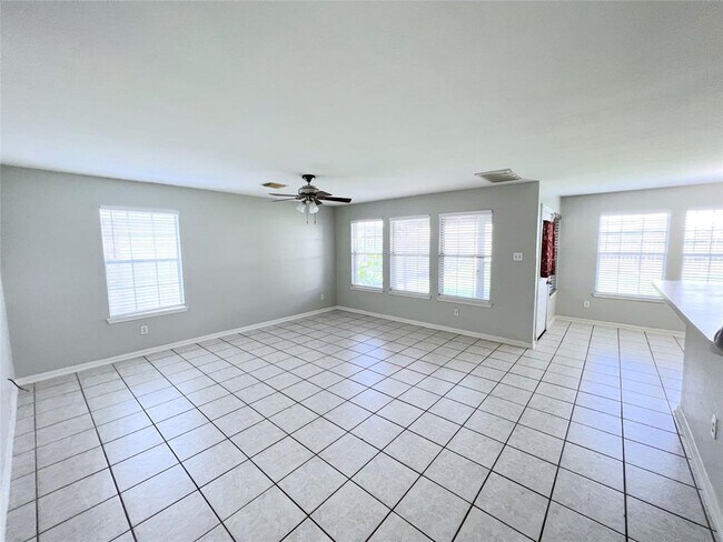 Foto del edificio - 9606 Eaglewood Glen Tr