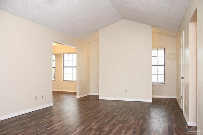 Foto del edificio - 7608 Wilshire Rd