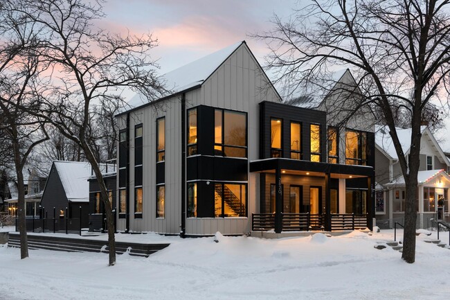 Building Photo - 2818 W 40th St