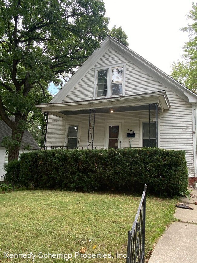 Foto del edificio - 3 br, 1 bath House - 609 W. Carpenter