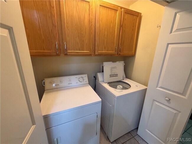 Foto del edificio - 3057 E Catherine Ln