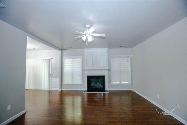 Foto del edificio - 2388 Fairlie Dr