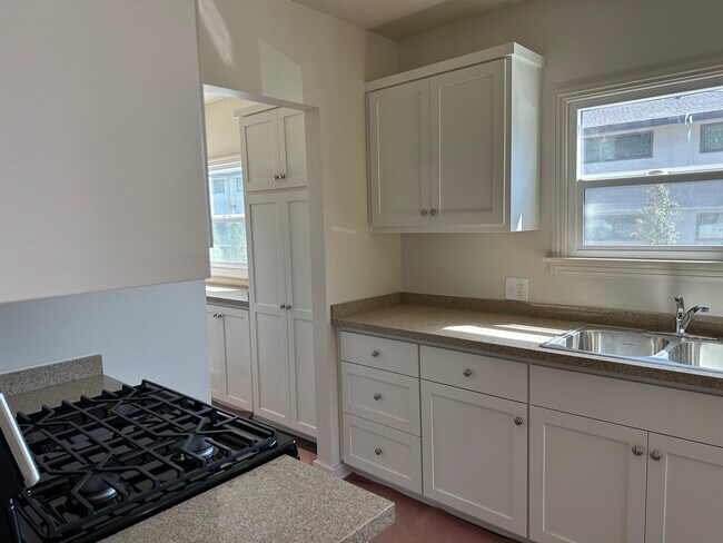 Kitchen - 222 N Minnesota Ave