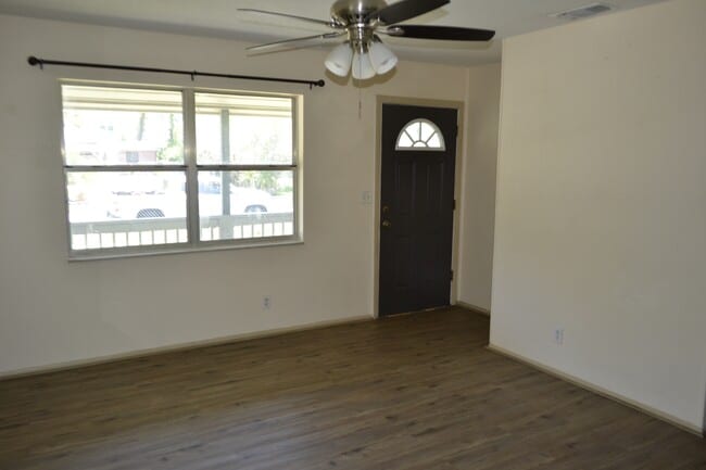 Photo - 1060 E Patrick Cir (Daytona Beach, FL) House