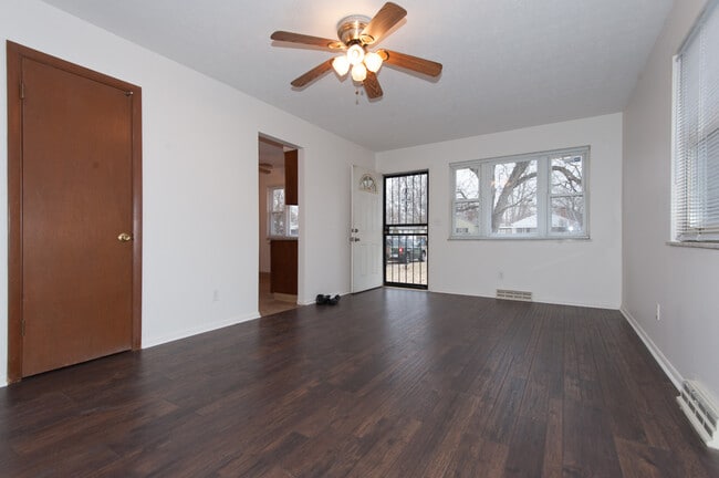 Living room - 1607 Elmore Ave