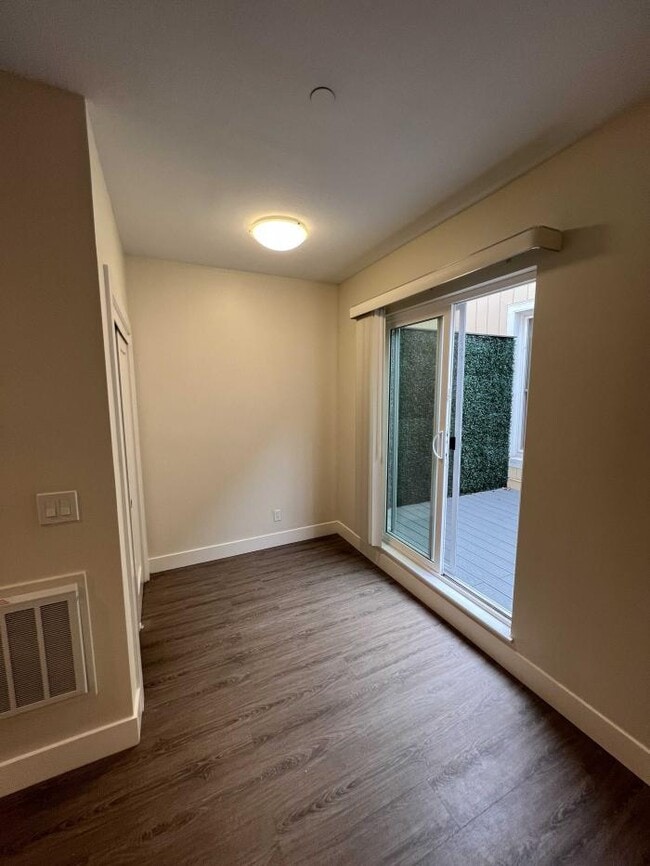 Building Photo - bedroom in Hayward CA 94541