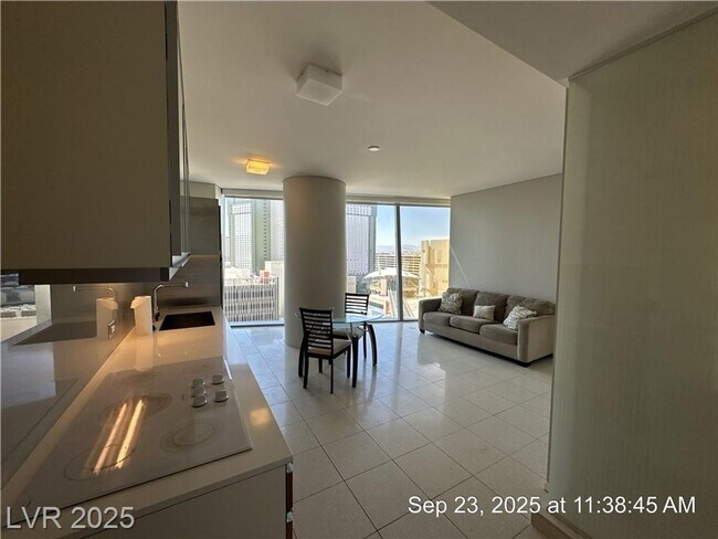 Foto del edificio - PARTIALLY FURNISHED 8TH FLOOR 1 BED 1 BATH