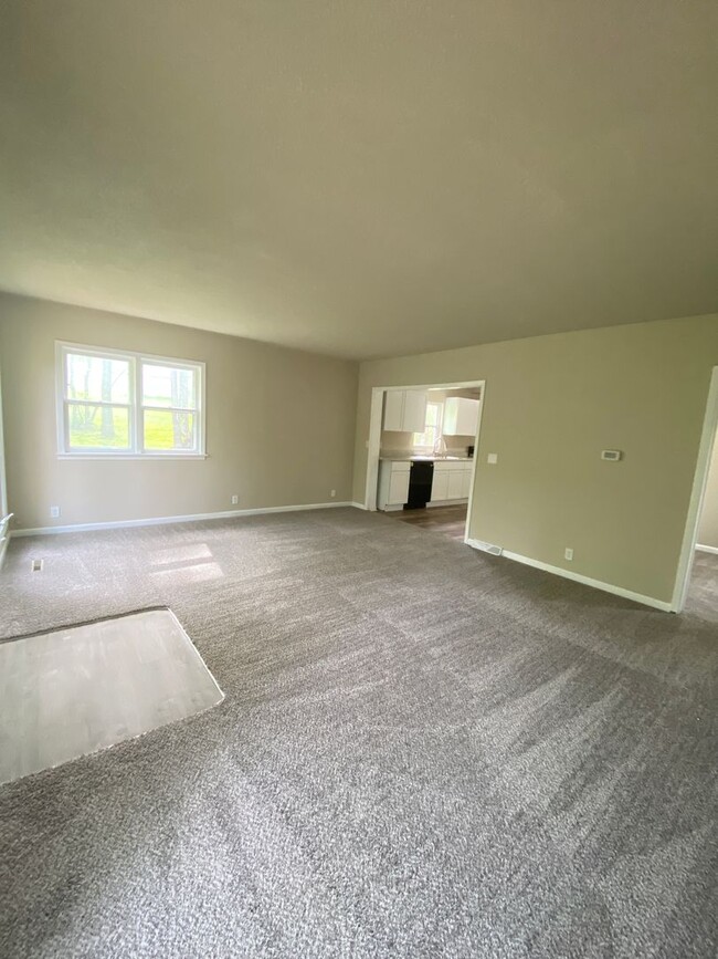 Building Photo - Updated 3 Bedroom 2.5 Bathrooms