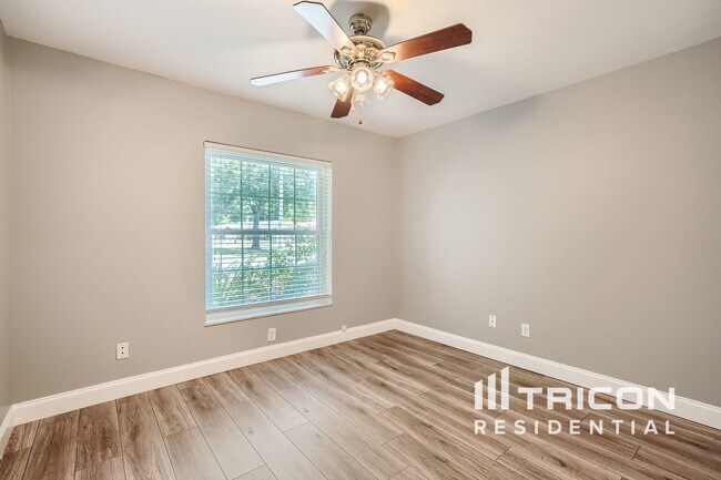 Building Photo - 13308 Lake George Ln