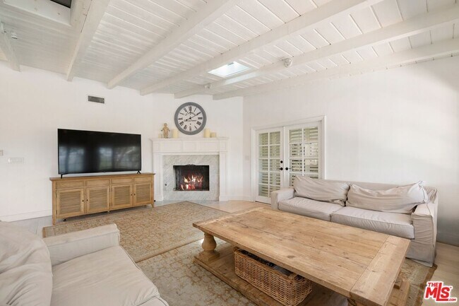 Foto del edificio - 9609 Oak Pass Rd