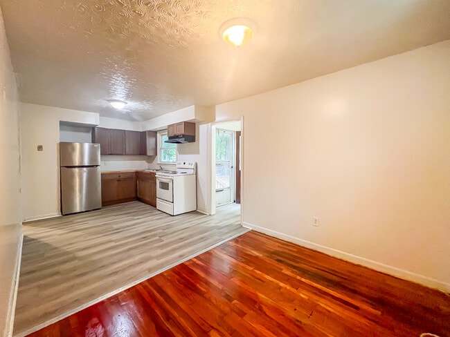 Building Photo - 2303 Maclin Cir