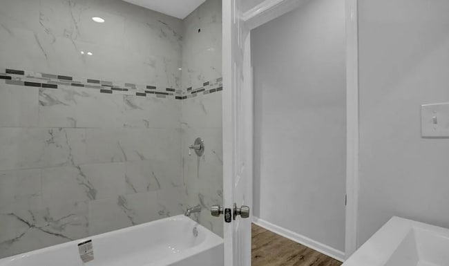 Foto del edificio - Beautifully Updated Townhome in Prime Location – Move-In Ready!