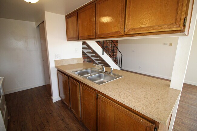 Building Photo - 2551 Anchor Ave