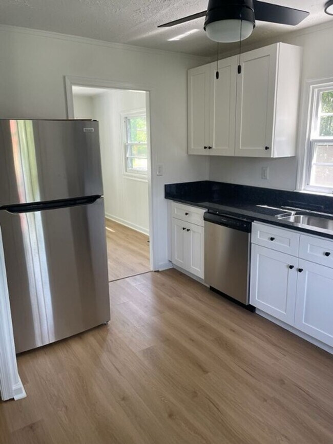 Foto del edificio - 1024 Halsey Ln