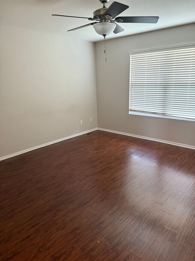 Foto del edificio - Exquisite 3-bedroom 2 bath with walk in cl...