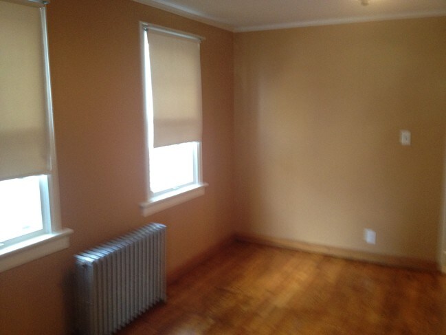 Dinrm - 219 Ulster St