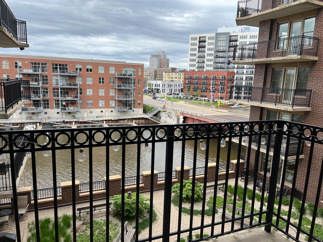Primary Photo - 3rd Ward Condo For Rent