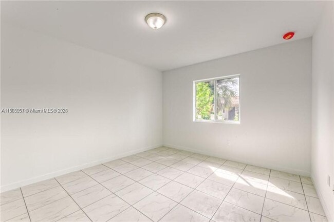 Building Photo - 3 bedroom in North Miami FL 33161