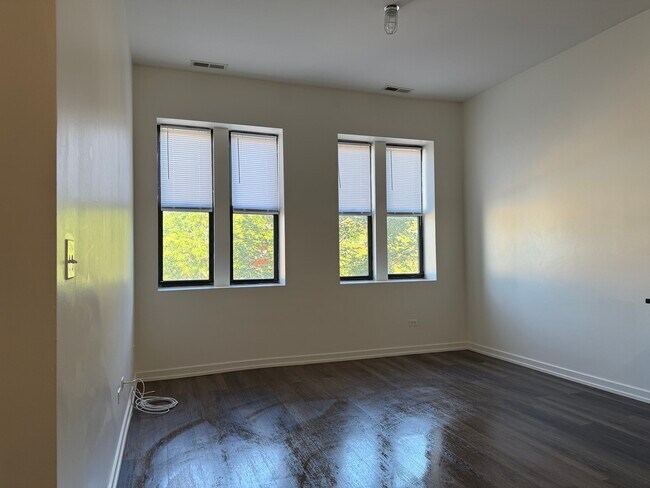 Foto del edificio - 5600 N Ridge Ave