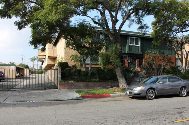 Building Photo - 715 S Webster Ave